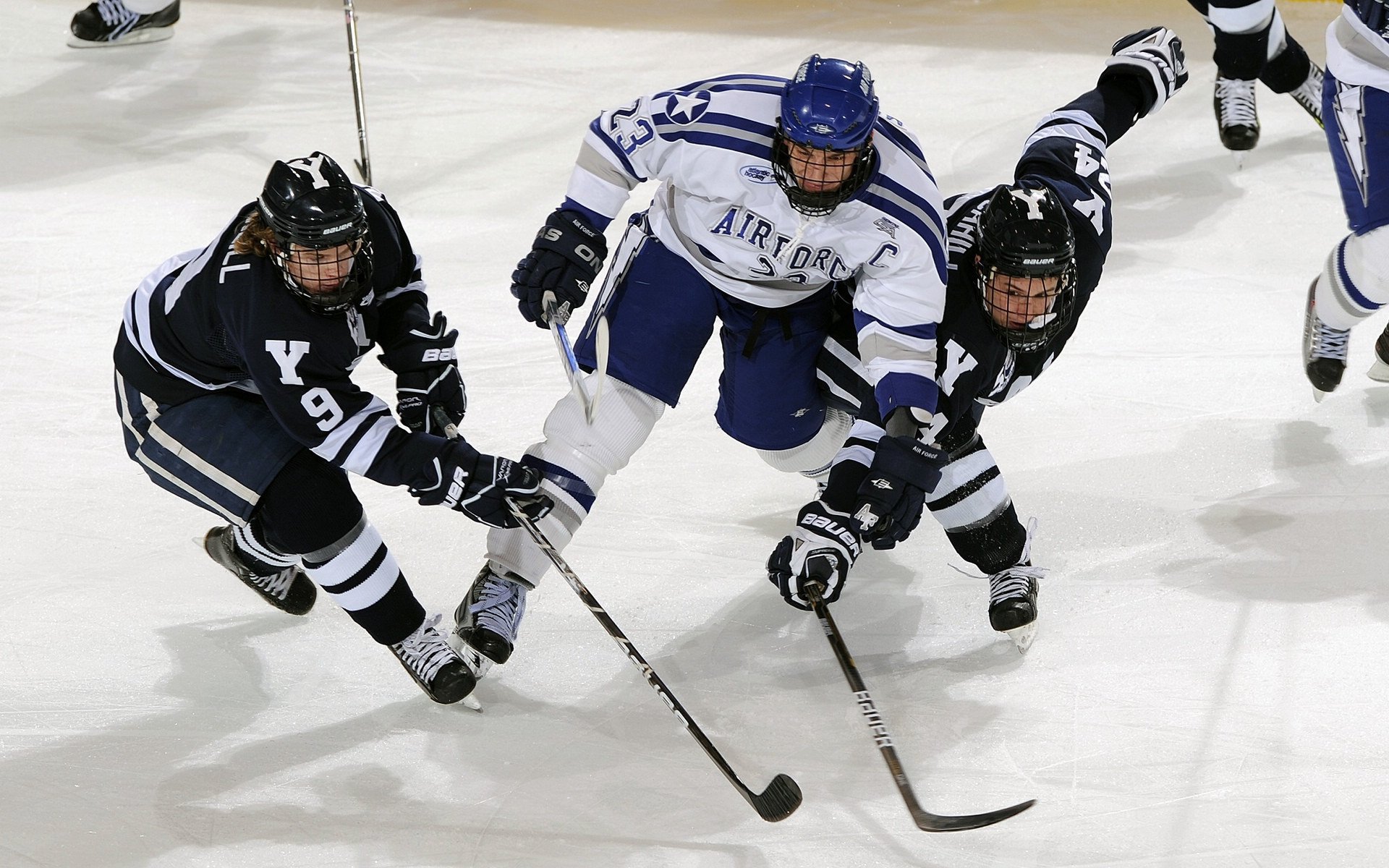 乌克兰狂胜伊朗,巴斯托尼如何用一脚传球改写战争叙事